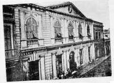 En 1867, el Museo se traslada al primer piso del edificio de la calle Sarandí 472