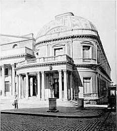 En 1879, el Museo Nacional se traslada al ala Oeste del Teatro Solís,